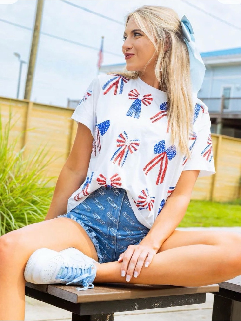 Queen of Sparkles Red White Blue Scattered Bows Tee White Size Medium